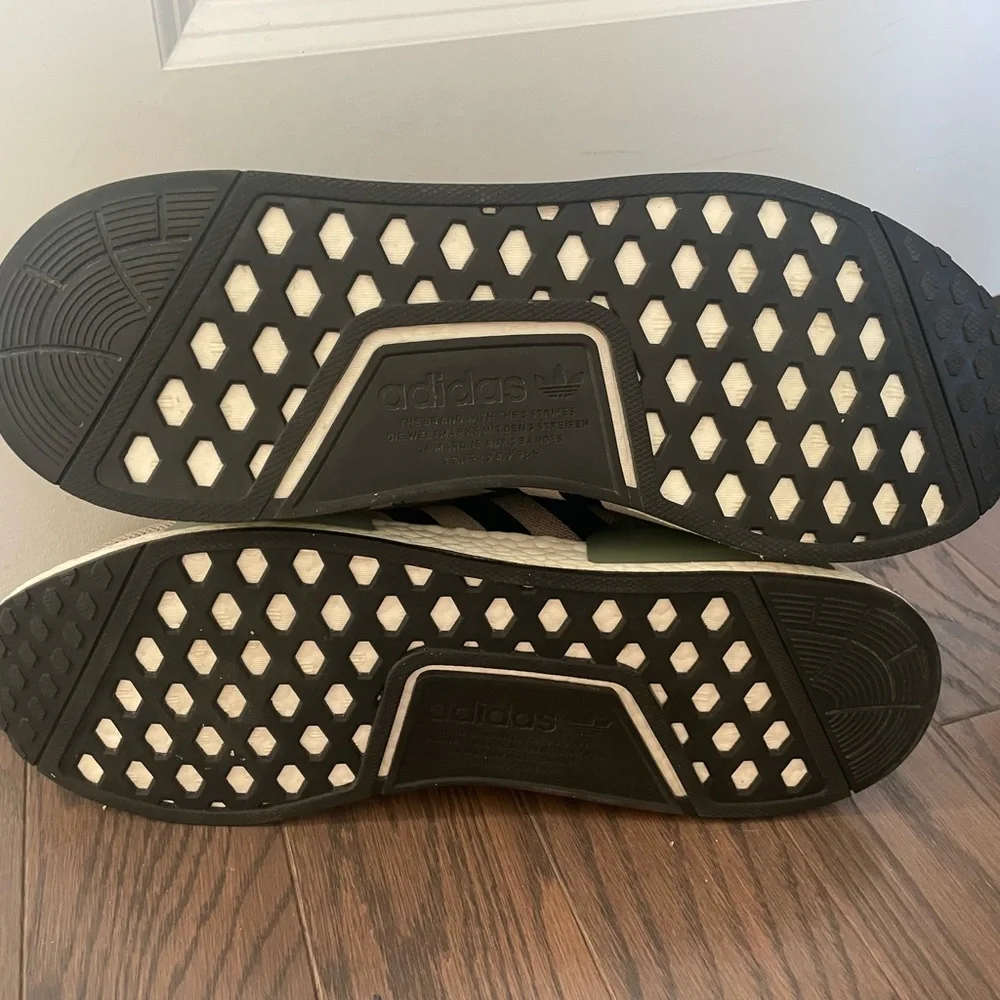 ADIDAS NMD_R1 V2 SHOES SIZE 12